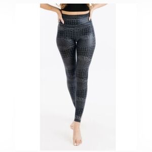 Zyia Active Snakeskin Gray Armor Light n Tight Legging 28" Size 12